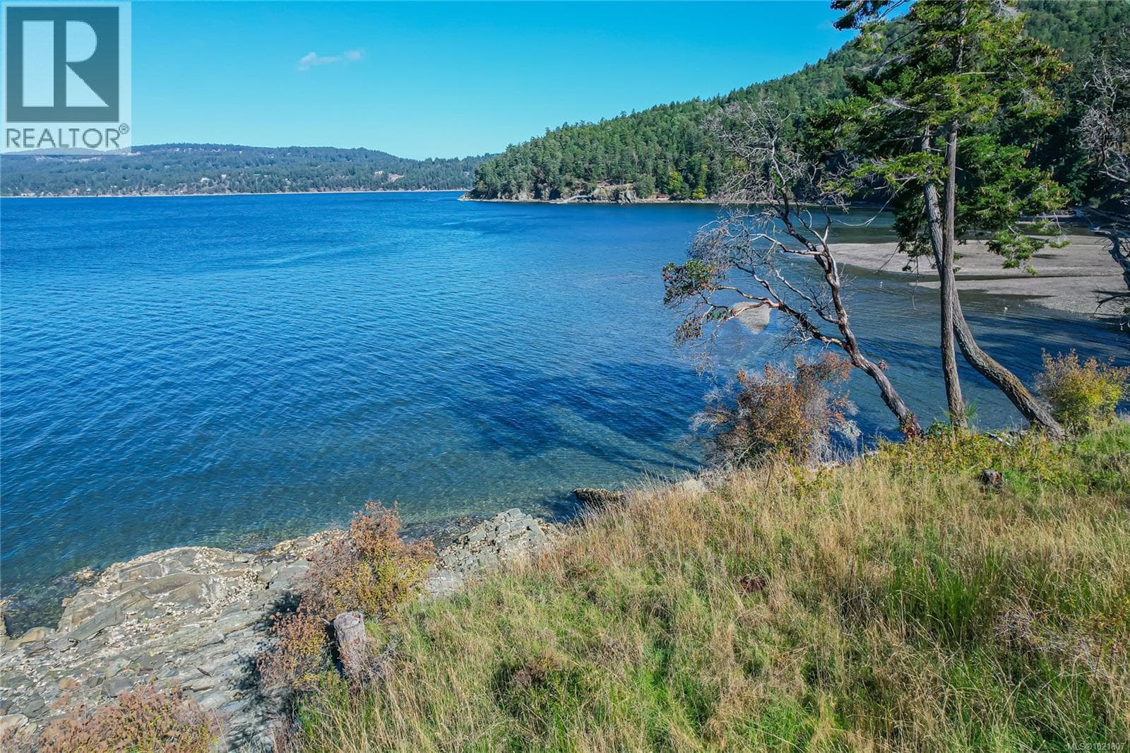 128 Narrows West Rd — Salt Spring, British Columbia - Main photo