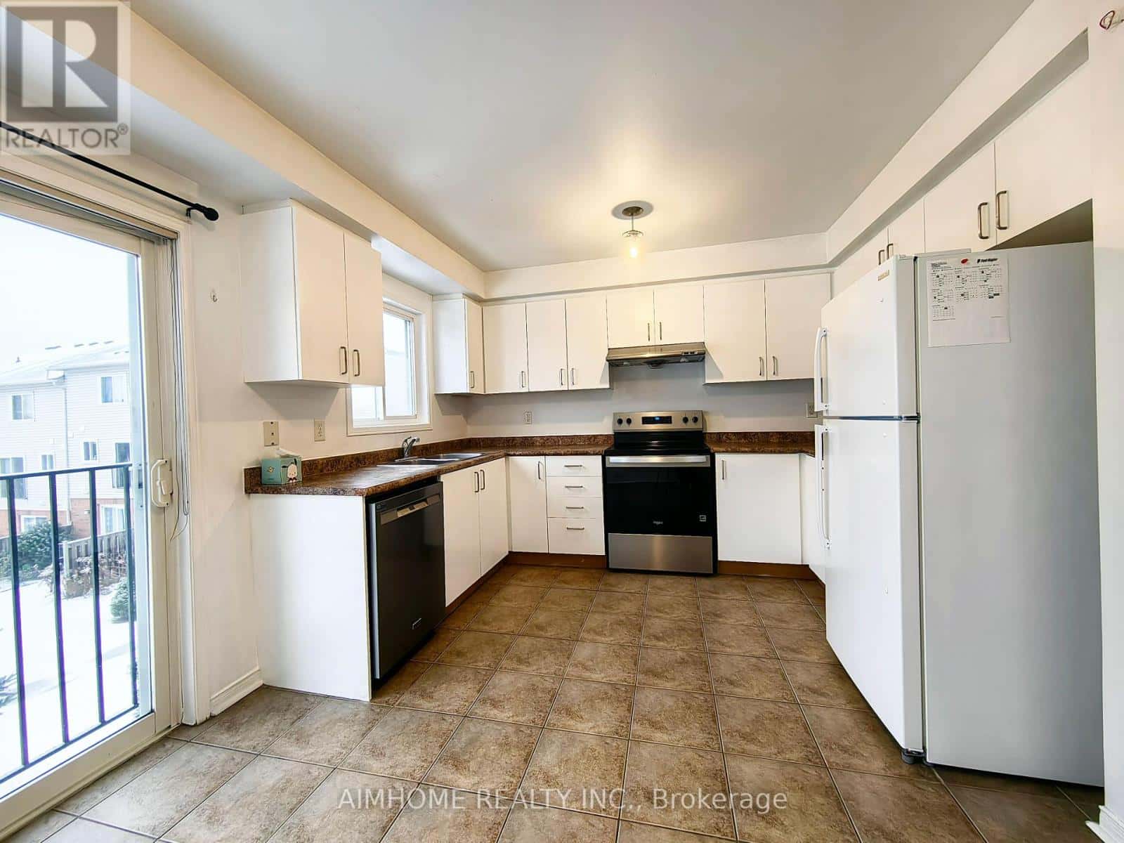 Mississauga (Hurontario) — Mississauga (Hurontario) - Photo 2 of 31