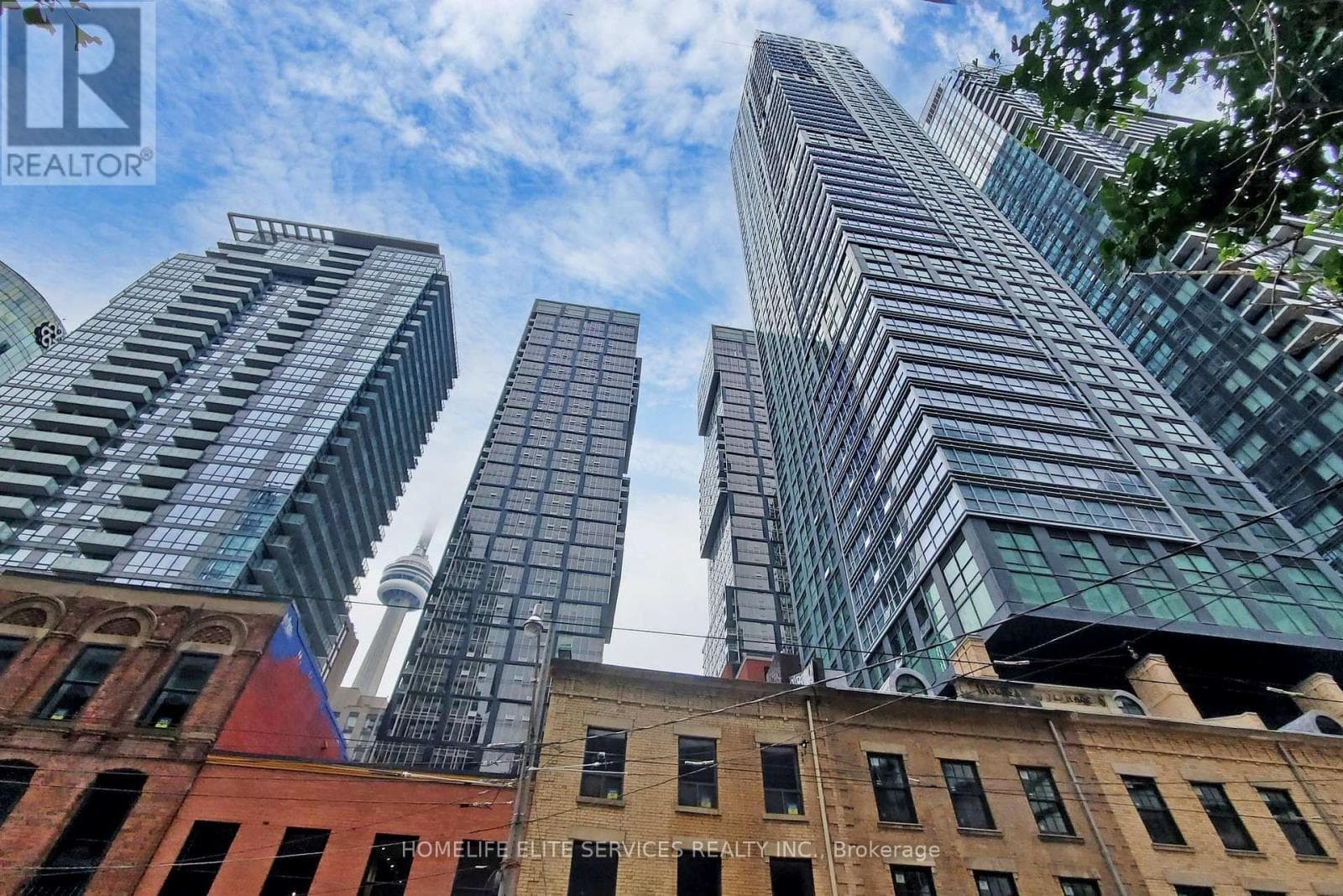 702 - 327 KING STREET W — Toronto (Waterfront Communities), Ontario - Main photo