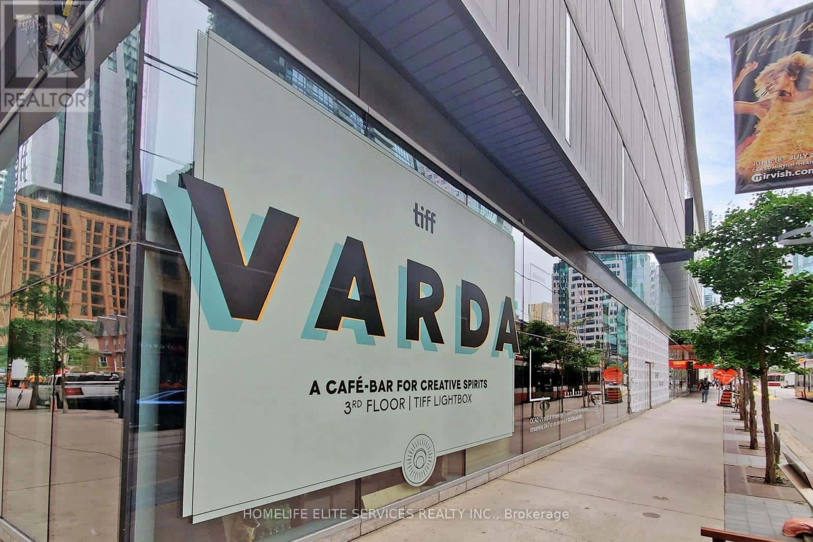 702 - 327 KING STREET W — Toronto (Waterfront Communities), Ontario - Photo 5 of 50