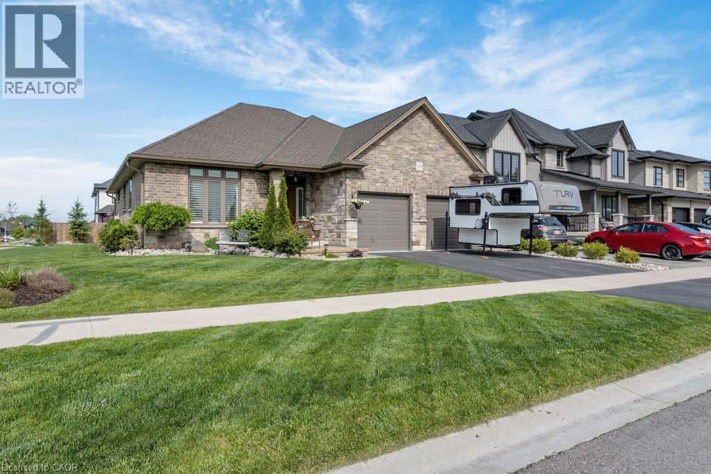 100 TAMARACK Boulevard — Woodstock, Ontario - Photo 3 of 49