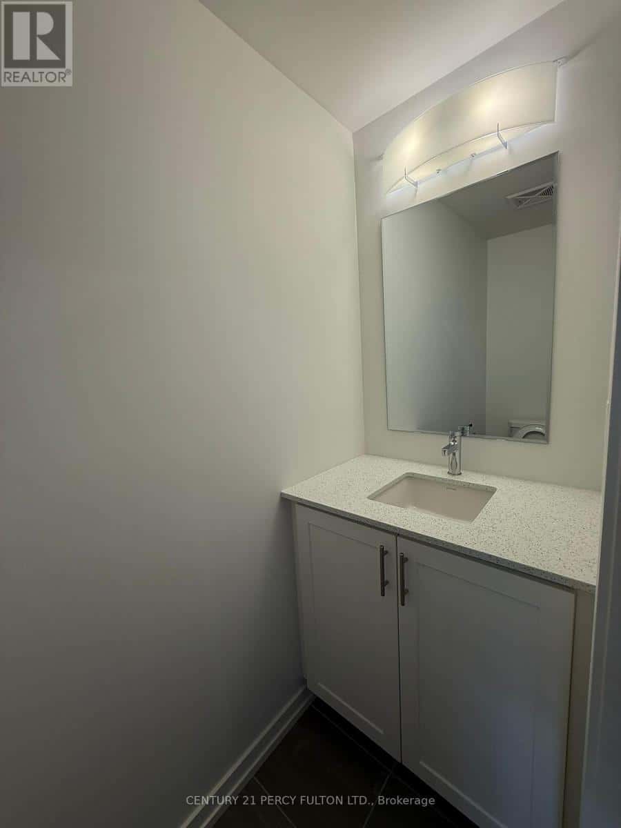 23 - 17 LYTHAM GREEN CIRCLE — Newmarket (Glenway Estates) - Photo 4 of 13