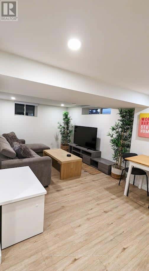 Toronto (Humber Heights) — Toronto (Humber Heights) - Photo 2 of 19