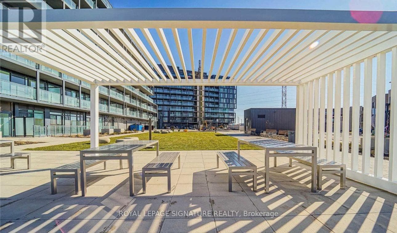 B520 - 3200 DAKOTA COMMON — Burlington (Alton), Ontario - Main photo