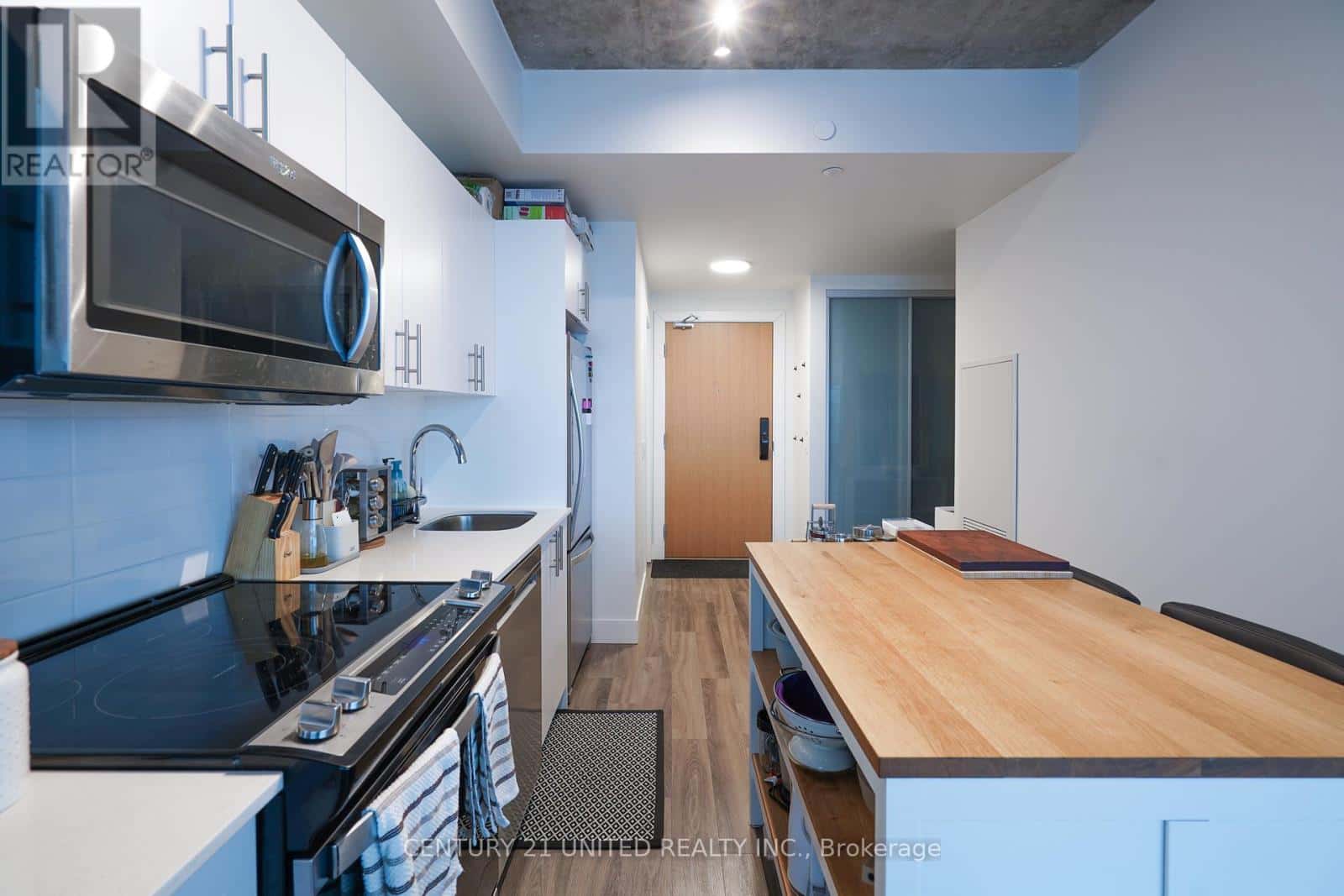 Oshawa (Central) — Oshawa (Central) - Photo 3 of 14