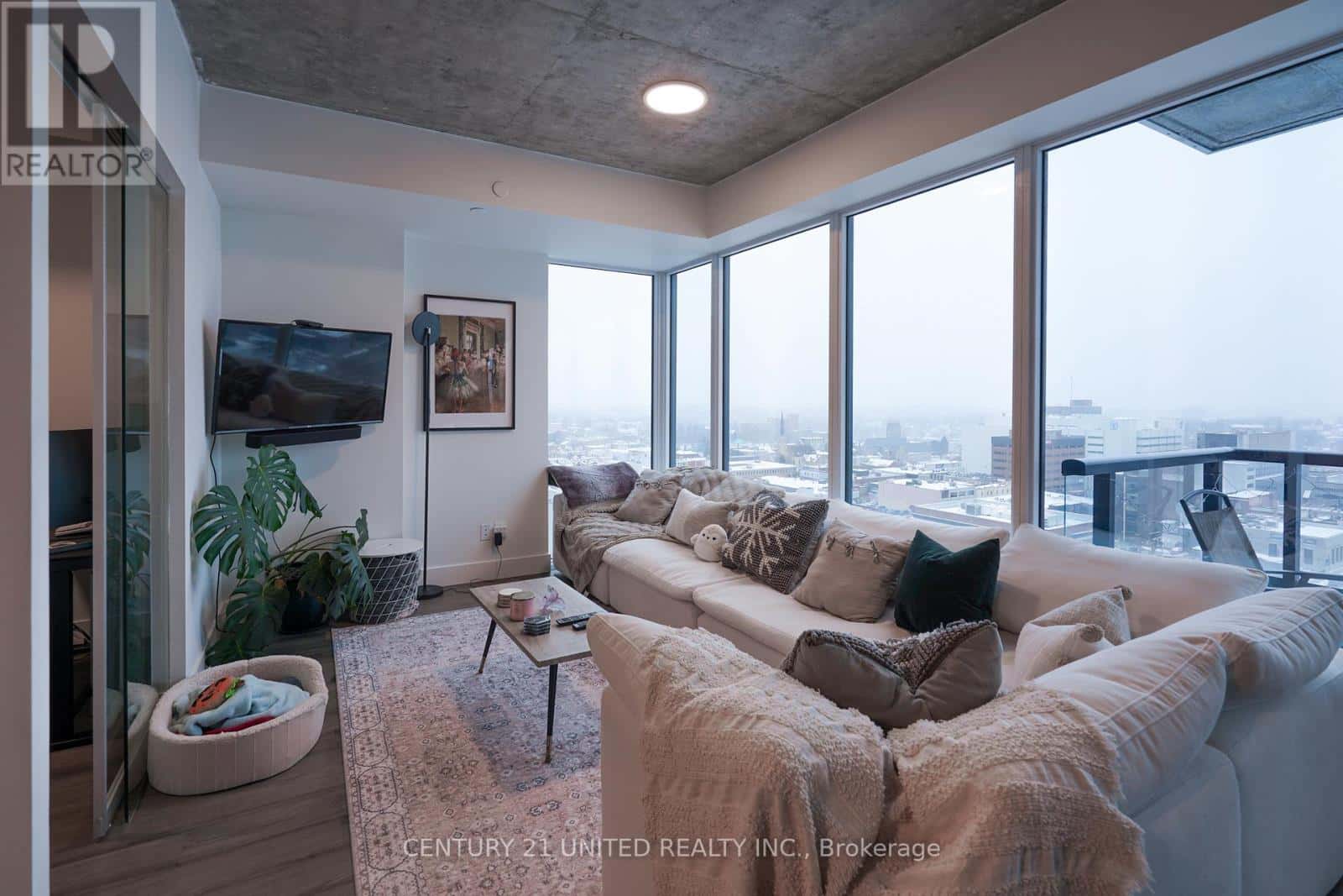 Oshawa (Central) — Oshawa (Central) - Photo 4 of 14