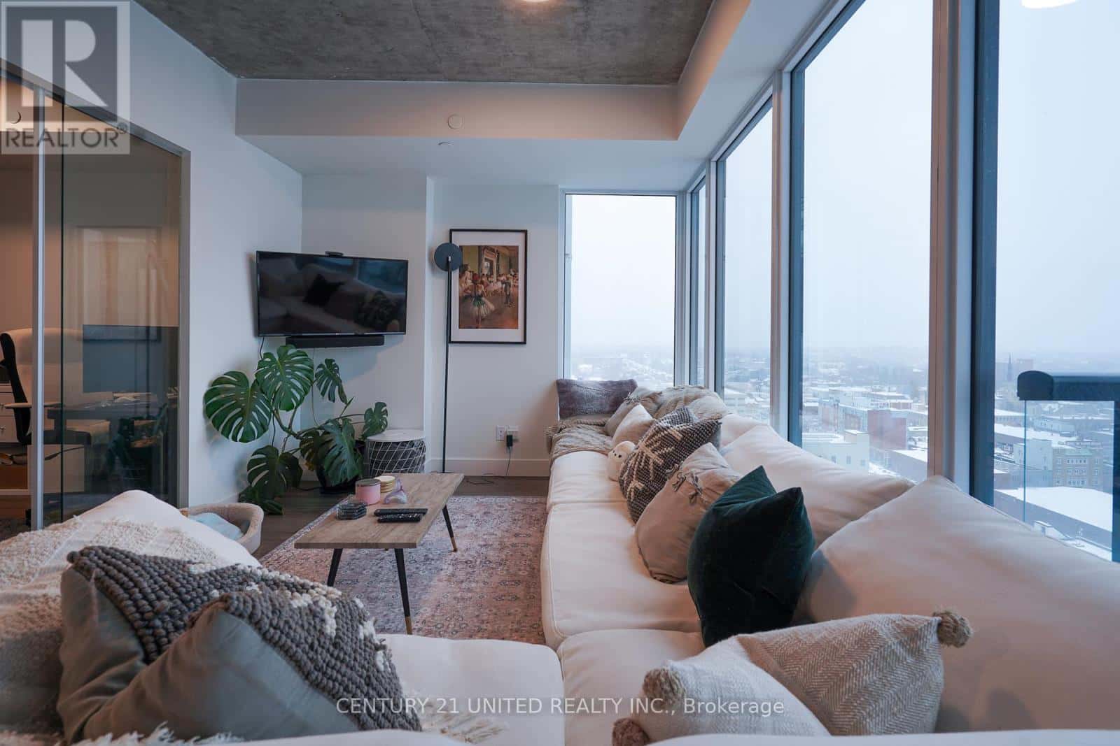 Oshawa (Central) — Oshawa (Central) - Photo 5 of 14