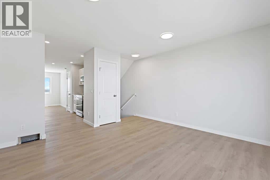 11 Park Lane — Didsbury, Alberta - Photo 5 of 29