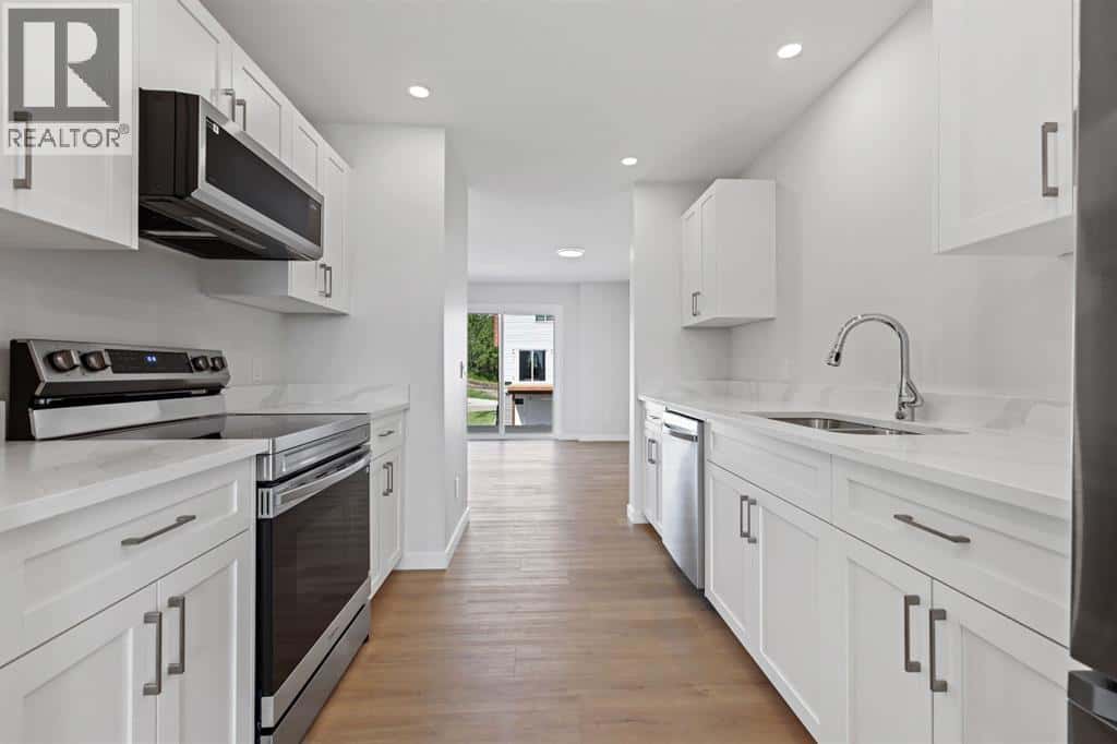 10 Park Lane — Didsbury, Alberta - Photo 3 of 28