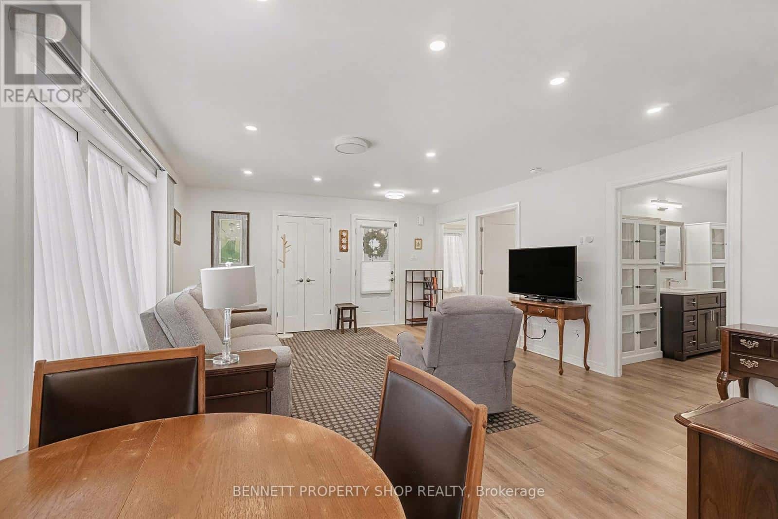 Ottawa — Ottawa - Photo 5 of 14