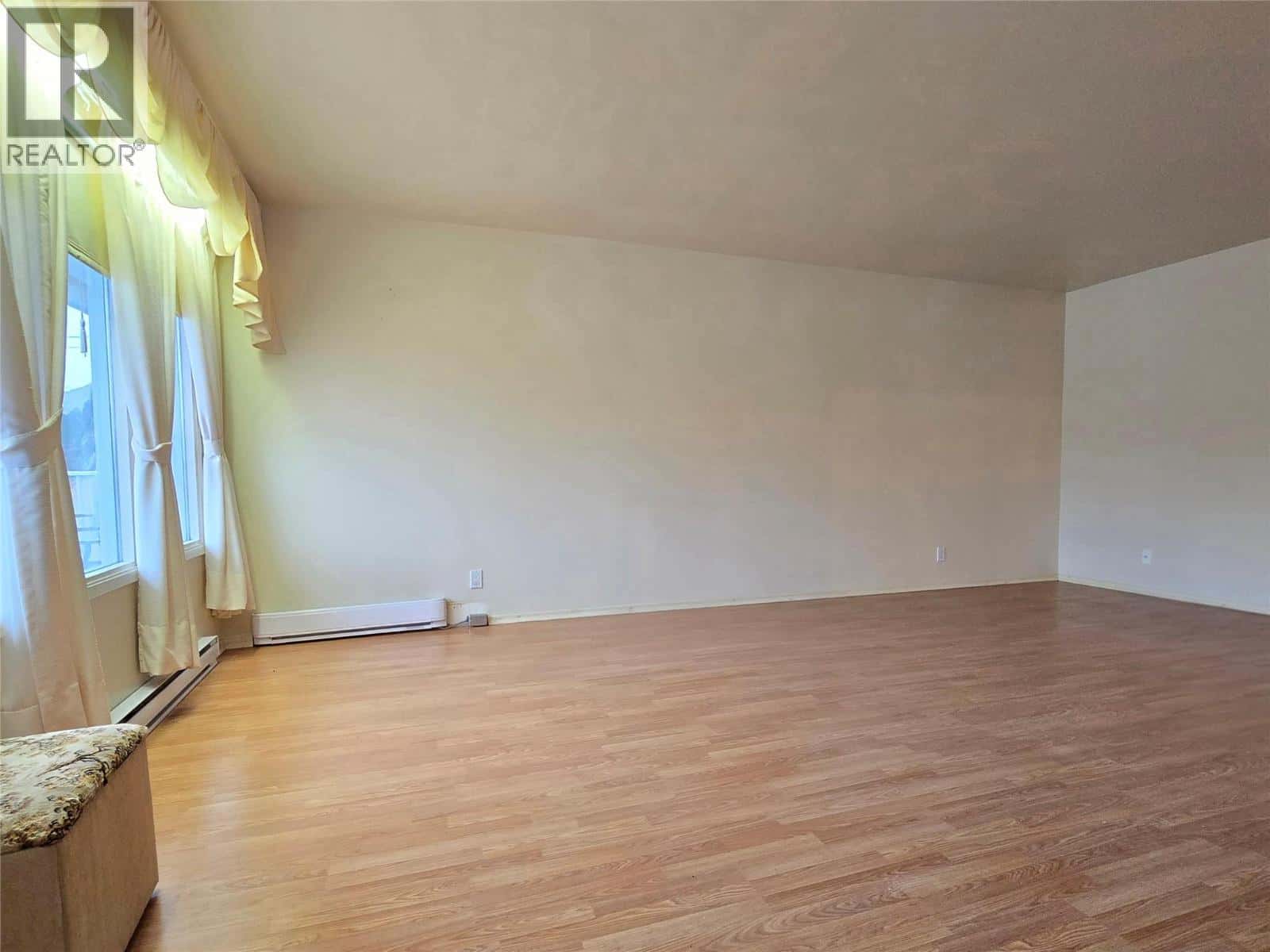 1223 Sunvalley Crescent — Cache Creek, British Columbia - Photo 4 of 28