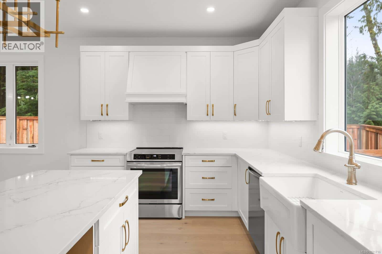 276 Tal Rd — Lake Cowichan, British Columbia - Photo 4 of 25