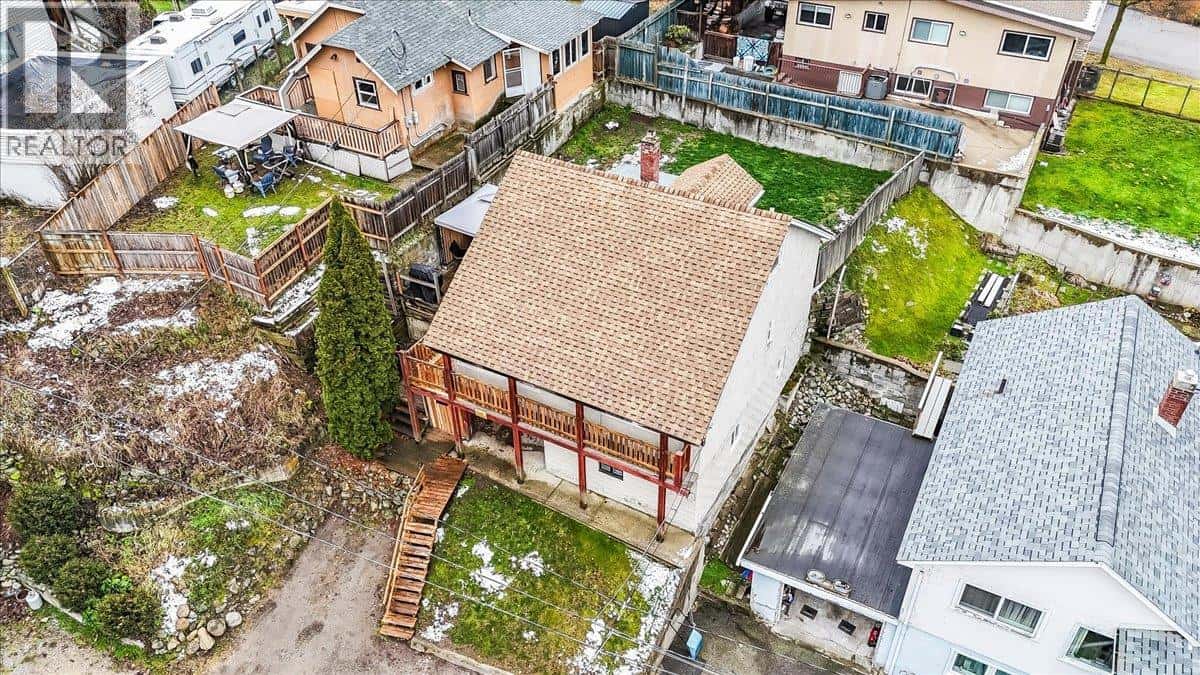 530 Turner Street — Warfield, British Columbia - Photo 2 of 62