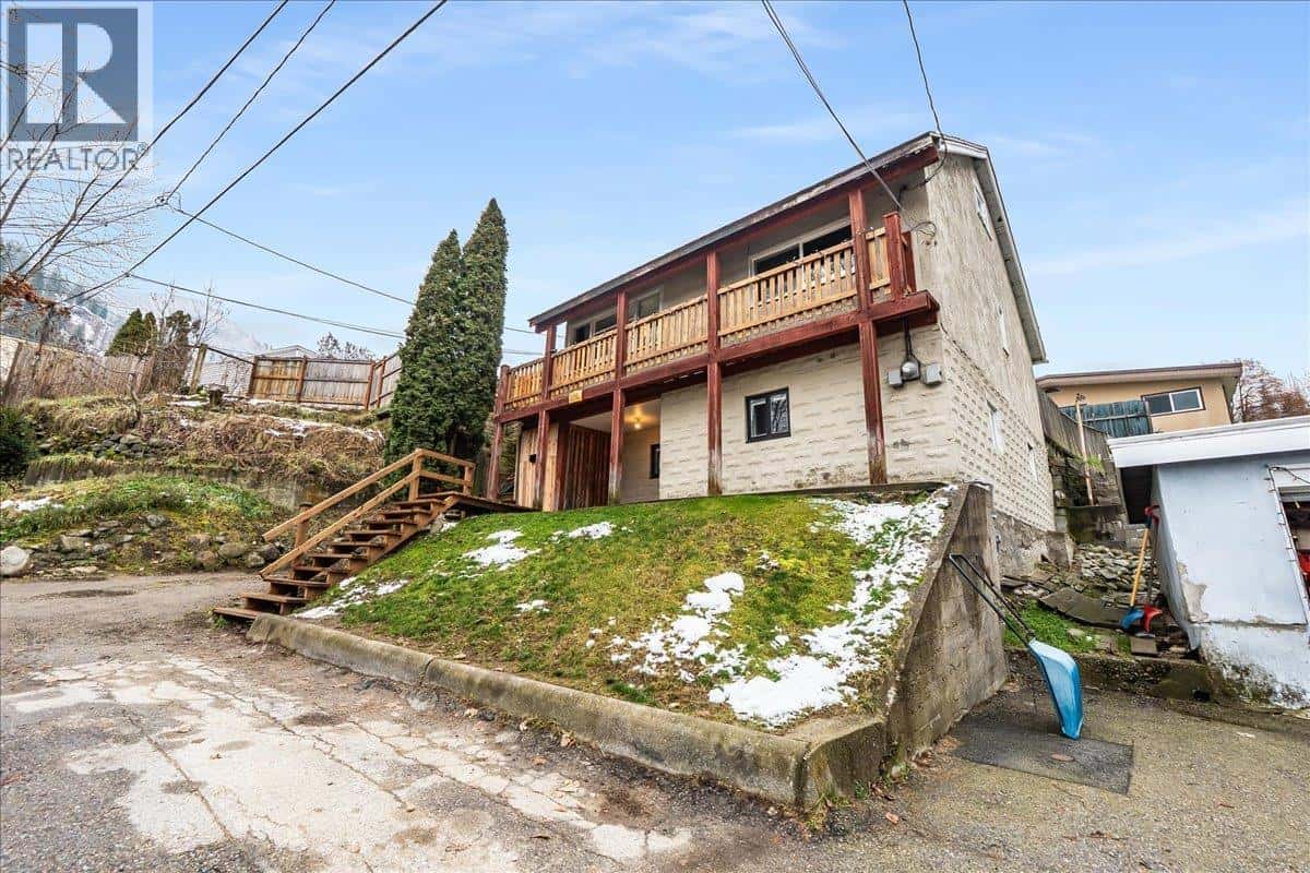 530 Turner Street — Warfield, British Columbia - Photo 5 of 62