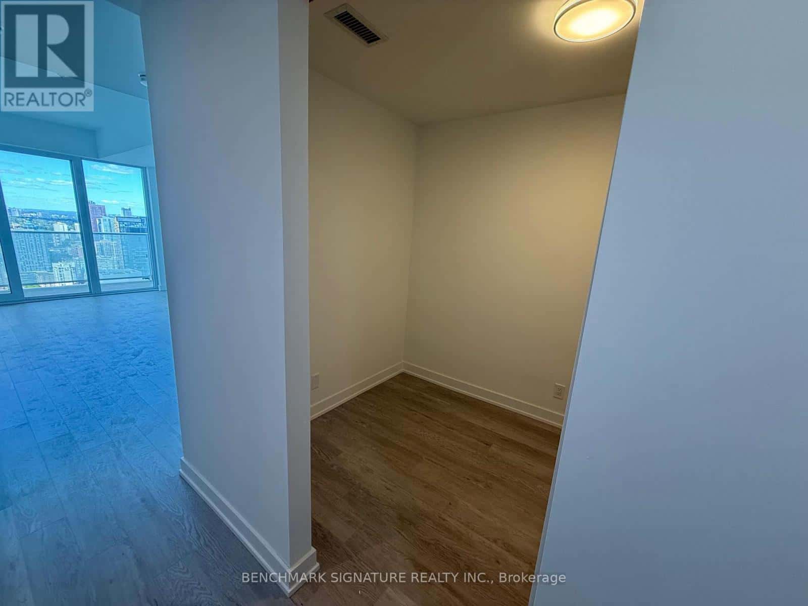 5810 - 88 QUEEN STREET E — Toronto (Church-Yonge Corridor) - Photo 4 of 10