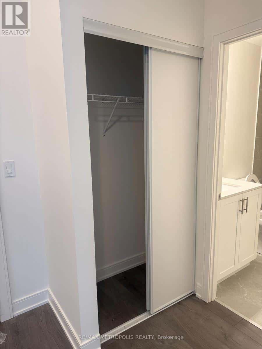 Newmarket (Huron Heights-Leslie Valley) — Newmarket (Huron Heights-Leslie Valley) - Photo 3 of 18