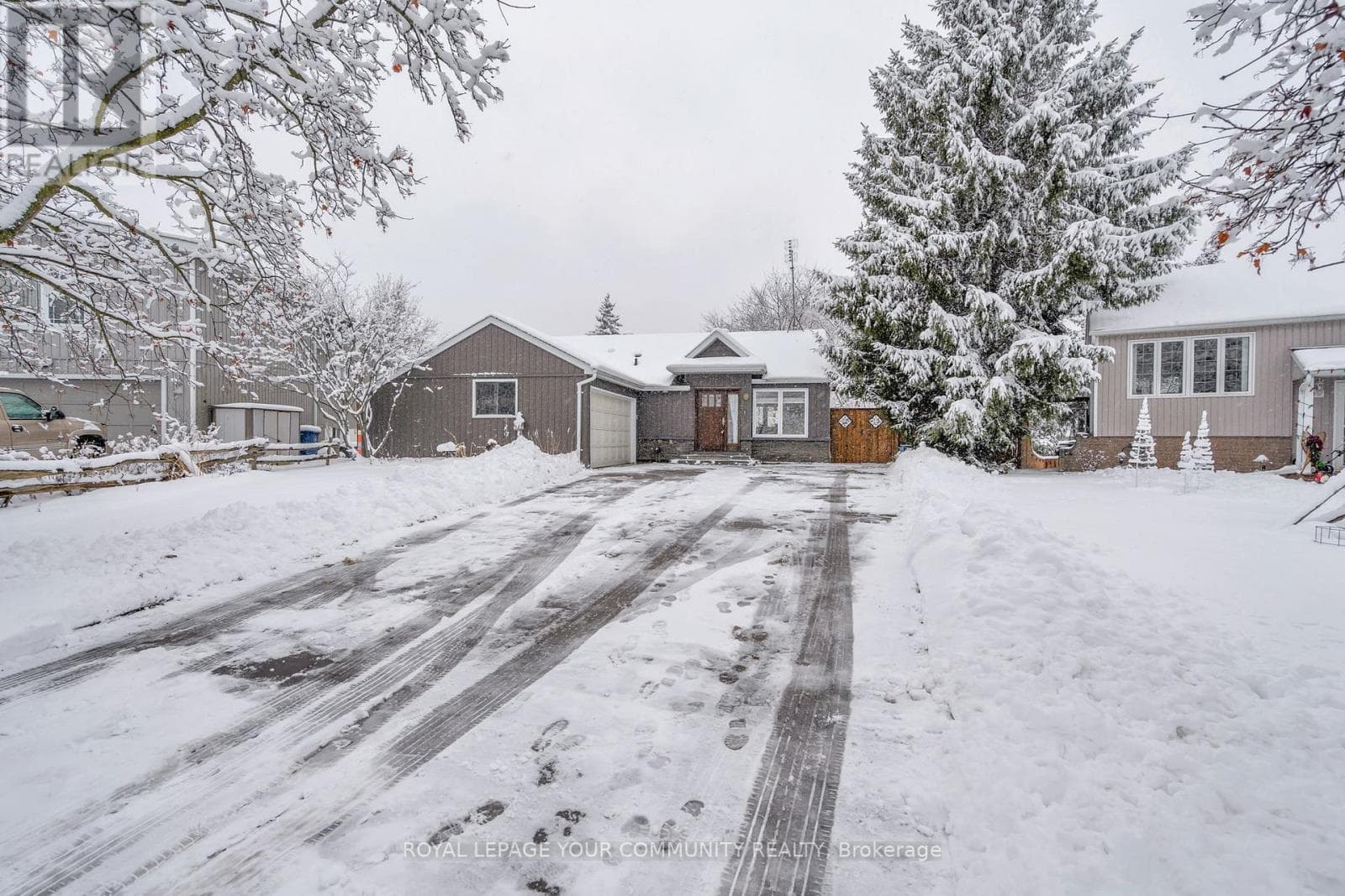 11 SUMMIT CRESCENT — East Gwillimbury (Holland Landing), Ontario - Main photo