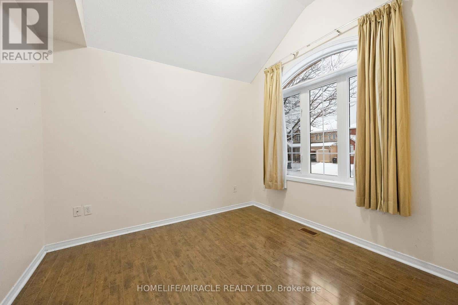 28 BRAMFIELD STREET — Brampton (Fletcher's Meadow), Ontario - Photo 3 of 41