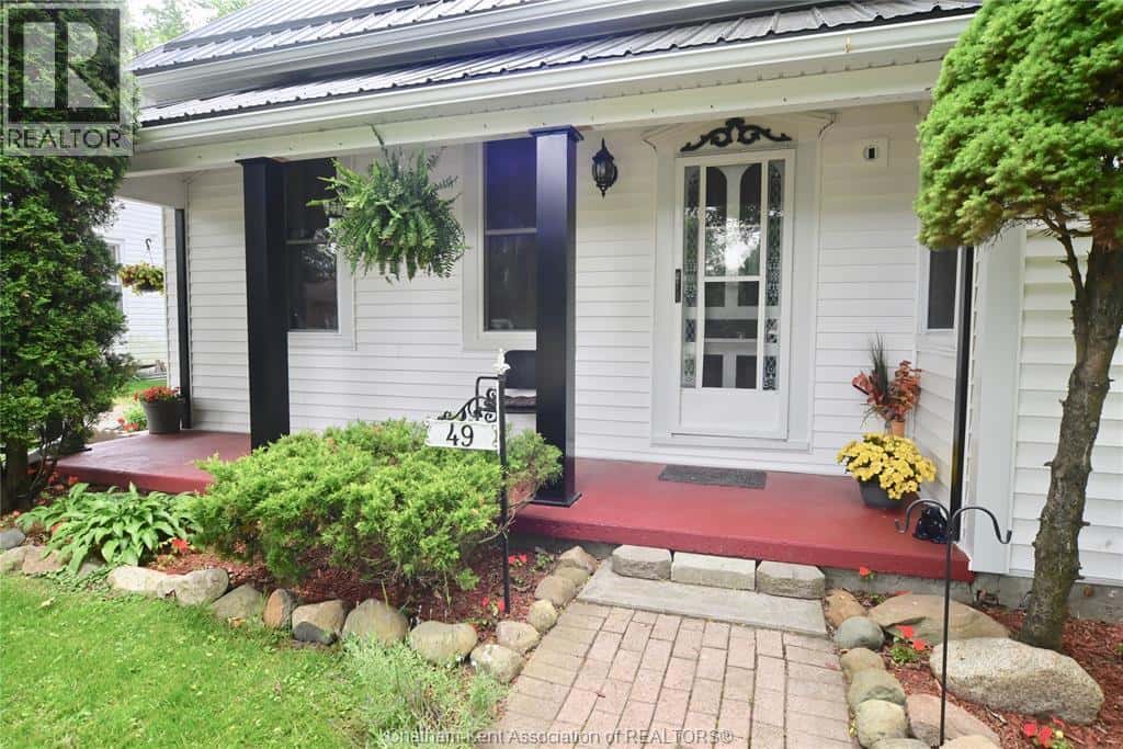 49 Erie STREET South — Ridgetown, Ontario - Photo 3 of 42