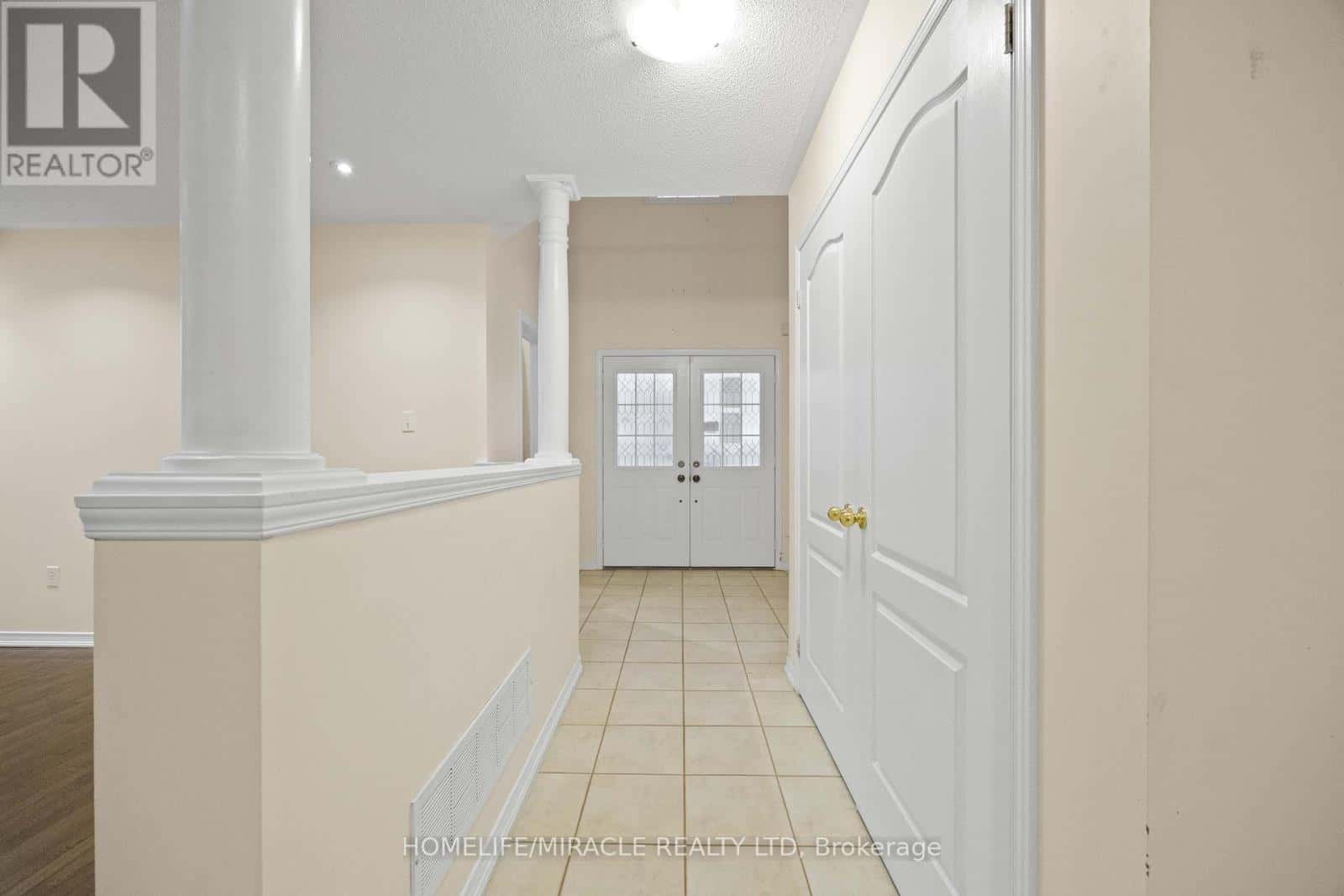 28 BRAMFIELD STREET — Brampton (Fletcher's Meadow), Ontario - Photo 4 of 41