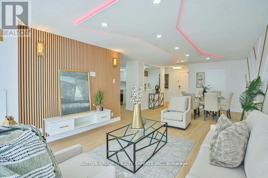 713 - 35 TRAILWOOD DRIVE — Mississauga (Hurontario), Ontario - Photo 2 of 27