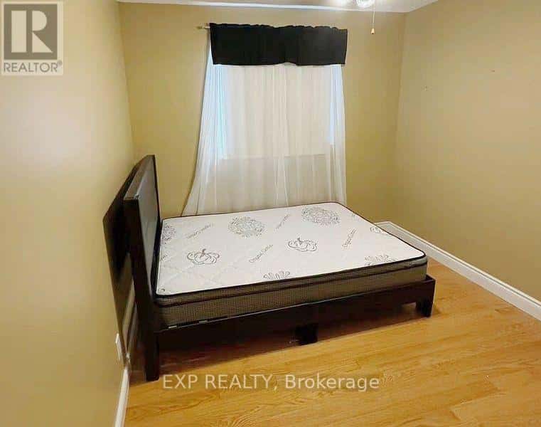 Oakville (CP College Park) — Oakville (CP College Park) - Photo 2 of 6