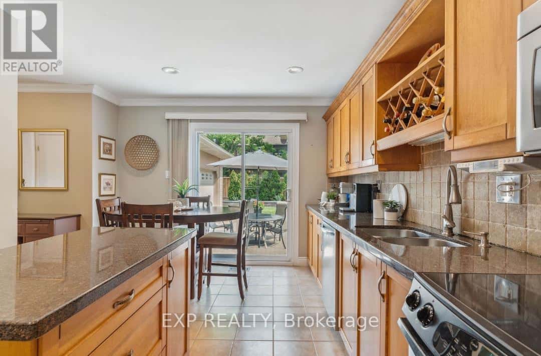 Oakville (CP College Park) — Oakville (CP College Park) - Photo 3 of 6