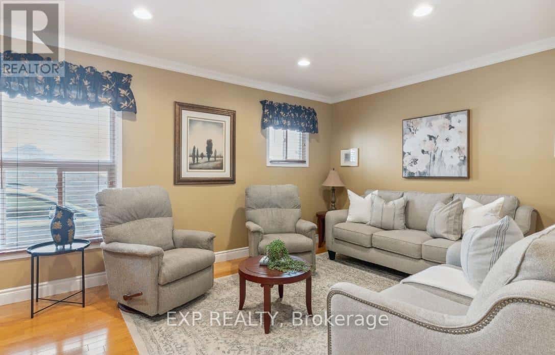 Oakville (CP College Park) — Oakville (CP College Park) - Photo 5 of 6