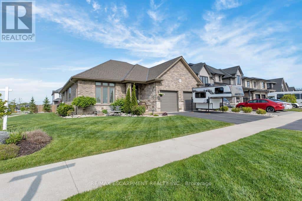 100 TAMARACK BOULEVARD — Woodstock (Woodstock - North), Ontario - Photo 3 of 49