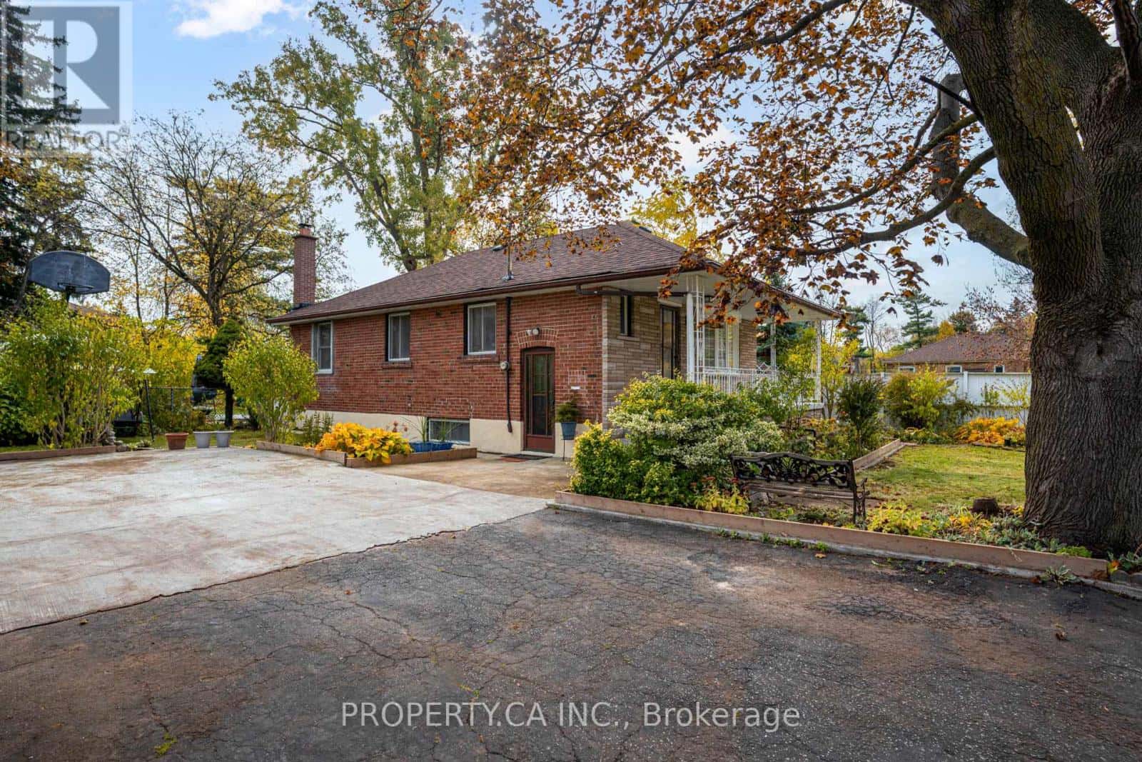 574 DRYMEN CRESCENT — Mississauga (Mineola), Ontario - Photo 2 of 37