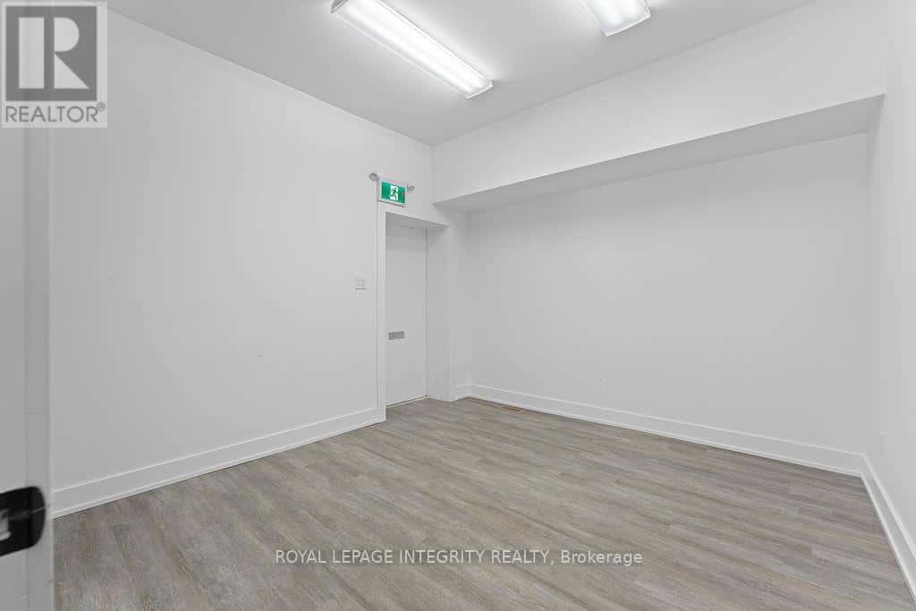 32 MARKET STREET N — Smiths Falls - Photo 4 of 18