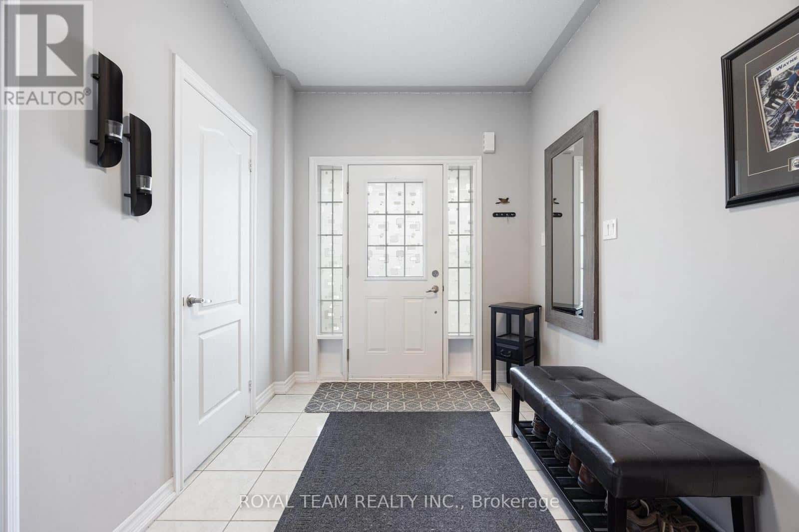 218 RICHARDSON CRESCENT — Bradford West Gwillimbury (Bradford), Ontario - Photo 4 of 39