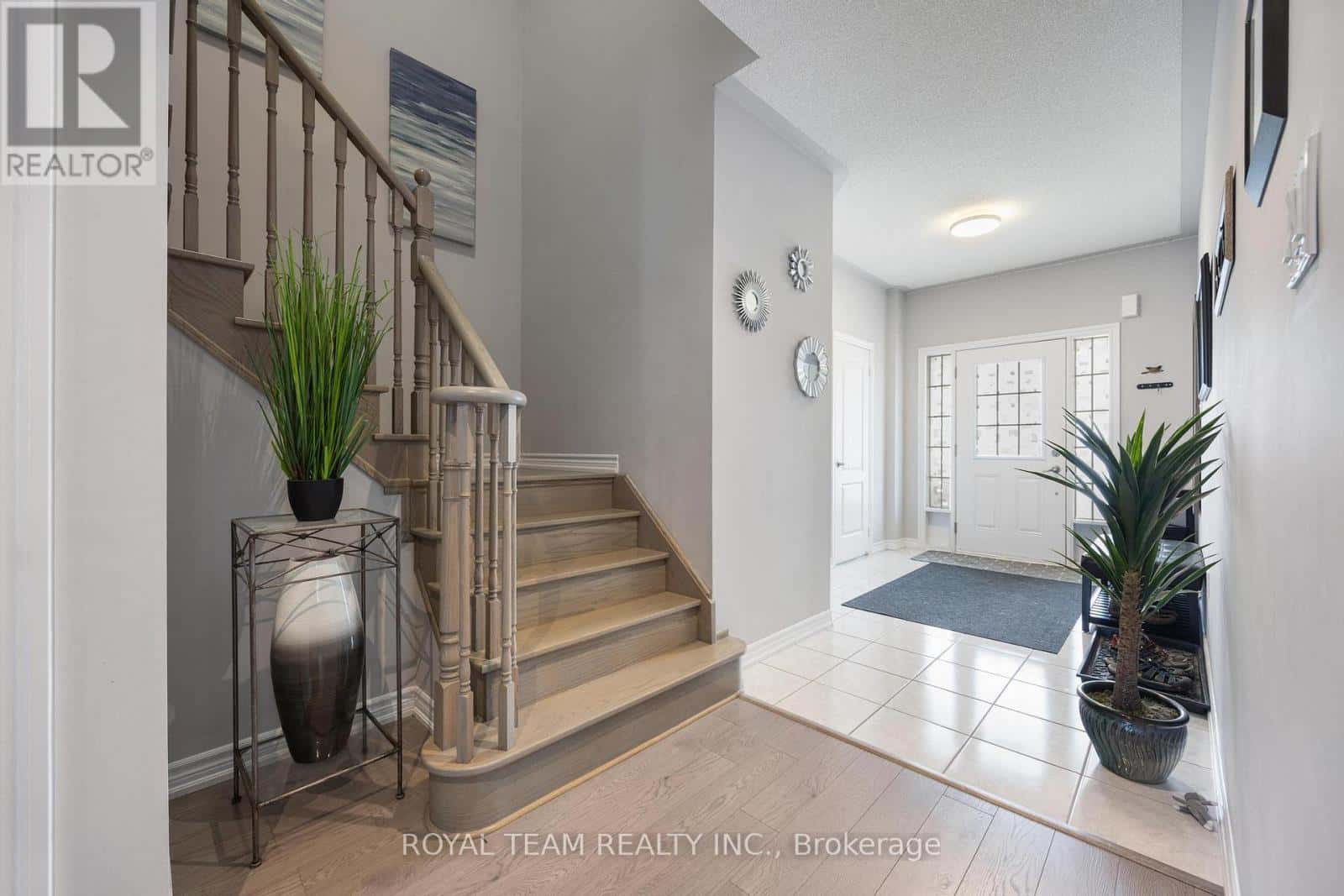 218 RICHARDSON CRESCENT — Bradford West Gwillimbury (Bradford), Ontario - Photo 5 of 39