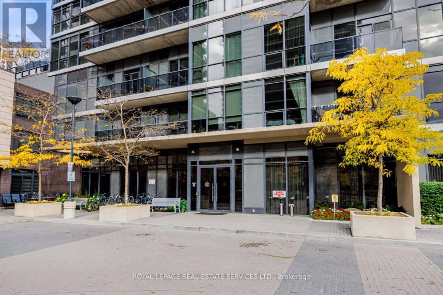 1710 - 1 VALHALLA INN ROAD — Toronto (Islington-City Centre West), Ontario - Photo 2 of 24