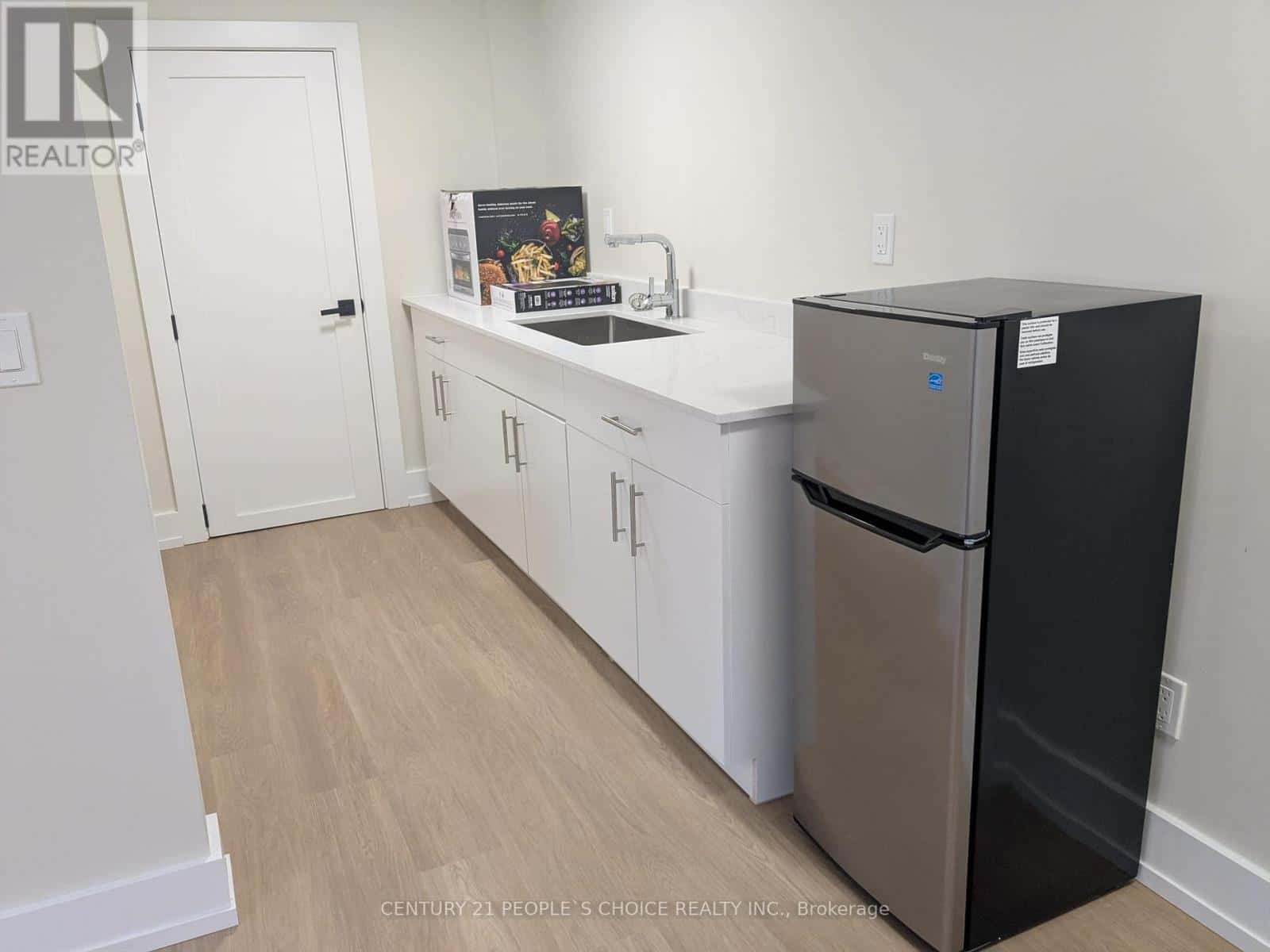 Toronto (Yorkdale-Glen Park) — Toronto (Yorkdale-Glen Park) - Photo 5 of 12