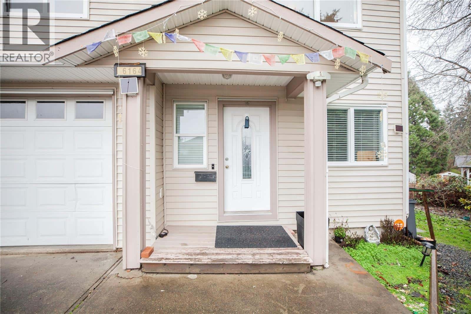 6164 Grieve Rd — Duncan, British Columbia - Photo 3 of 45