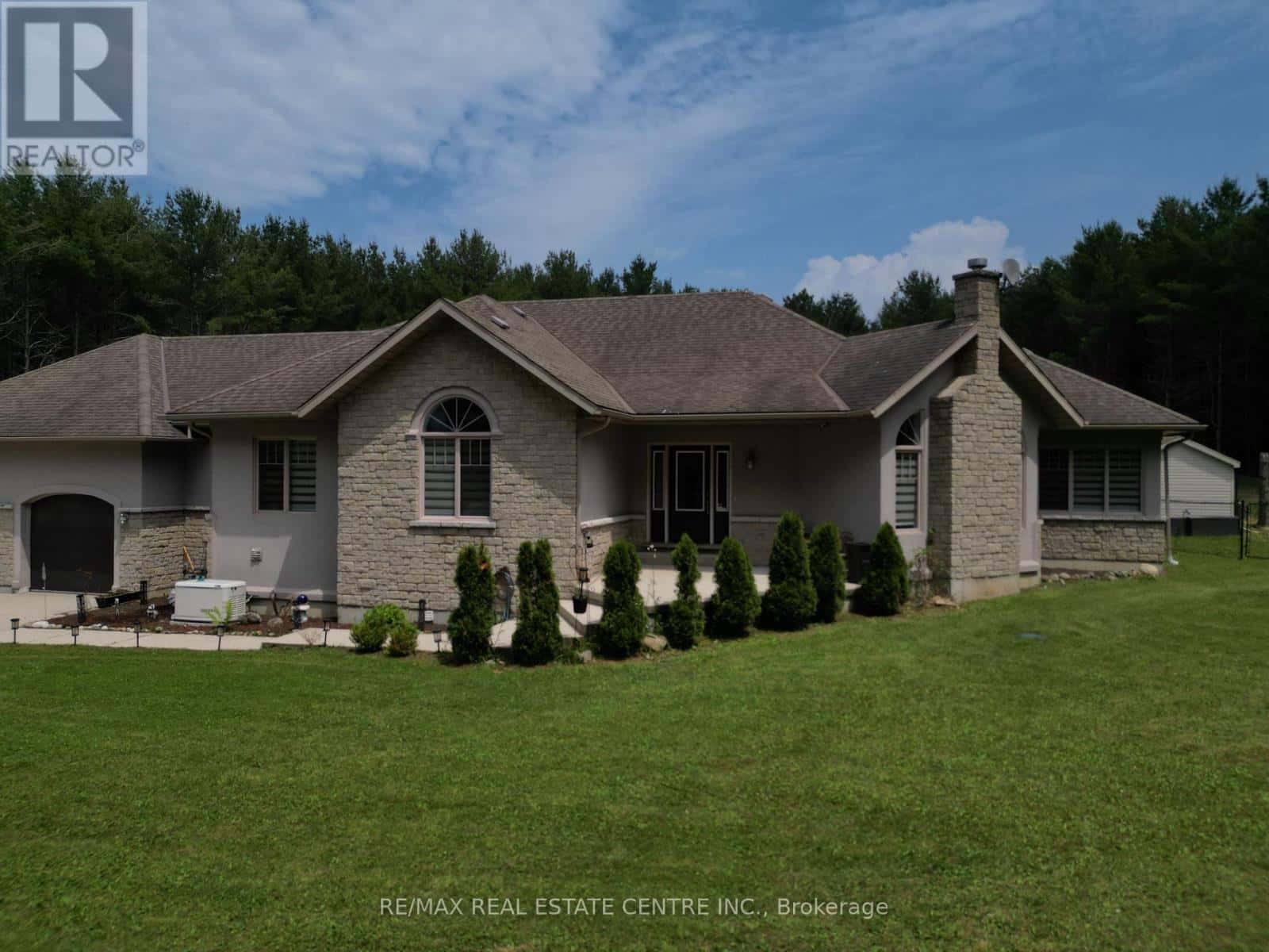 230 SOUTH WATER STREET — Wellington North (Mount Forest), Ontario - Photo 2 of 50