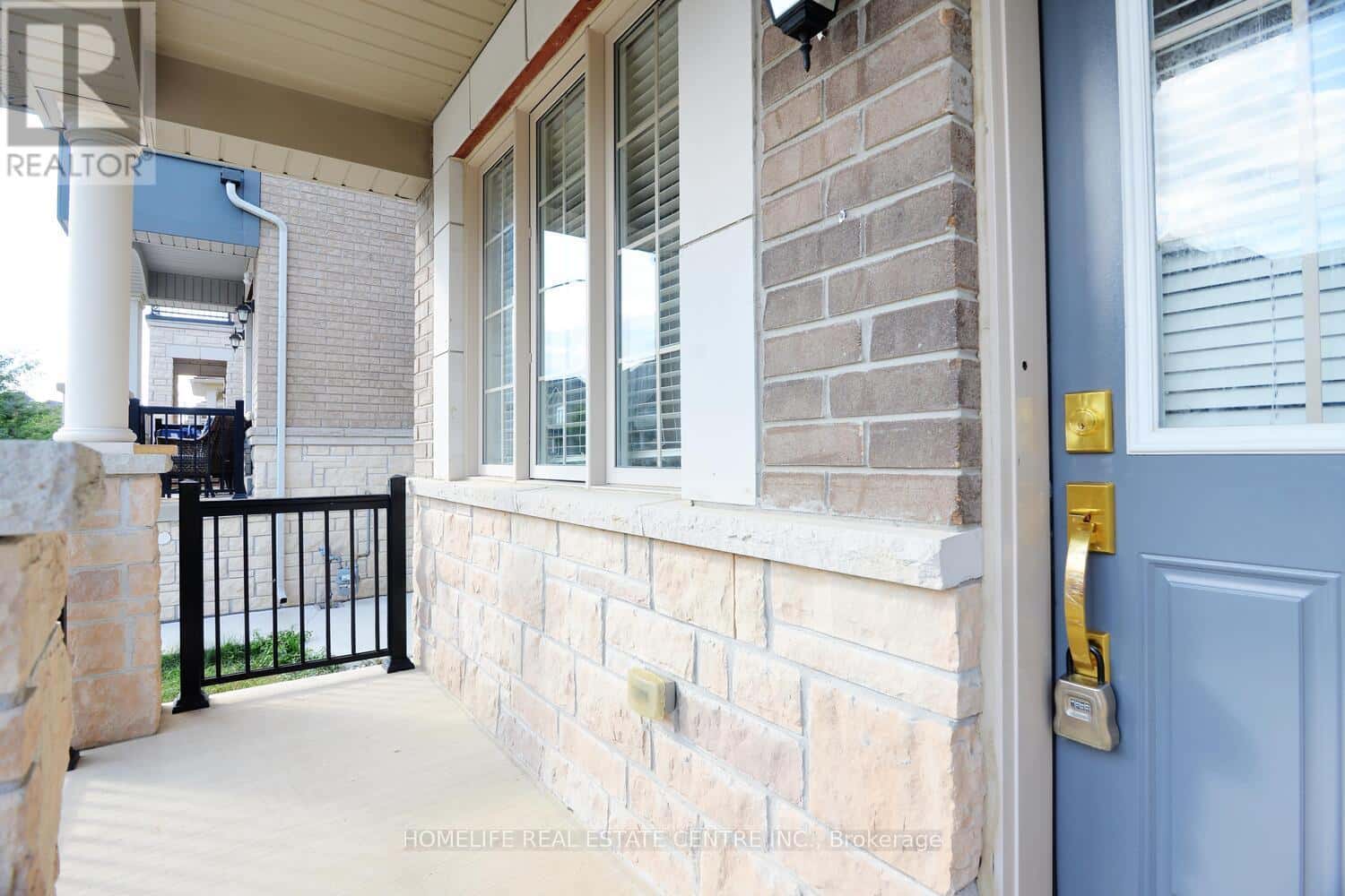 71 VILLADOWNS TRAIL — Brampton (Sandringham-Wellington North), Ontario - Photo 4 of 50