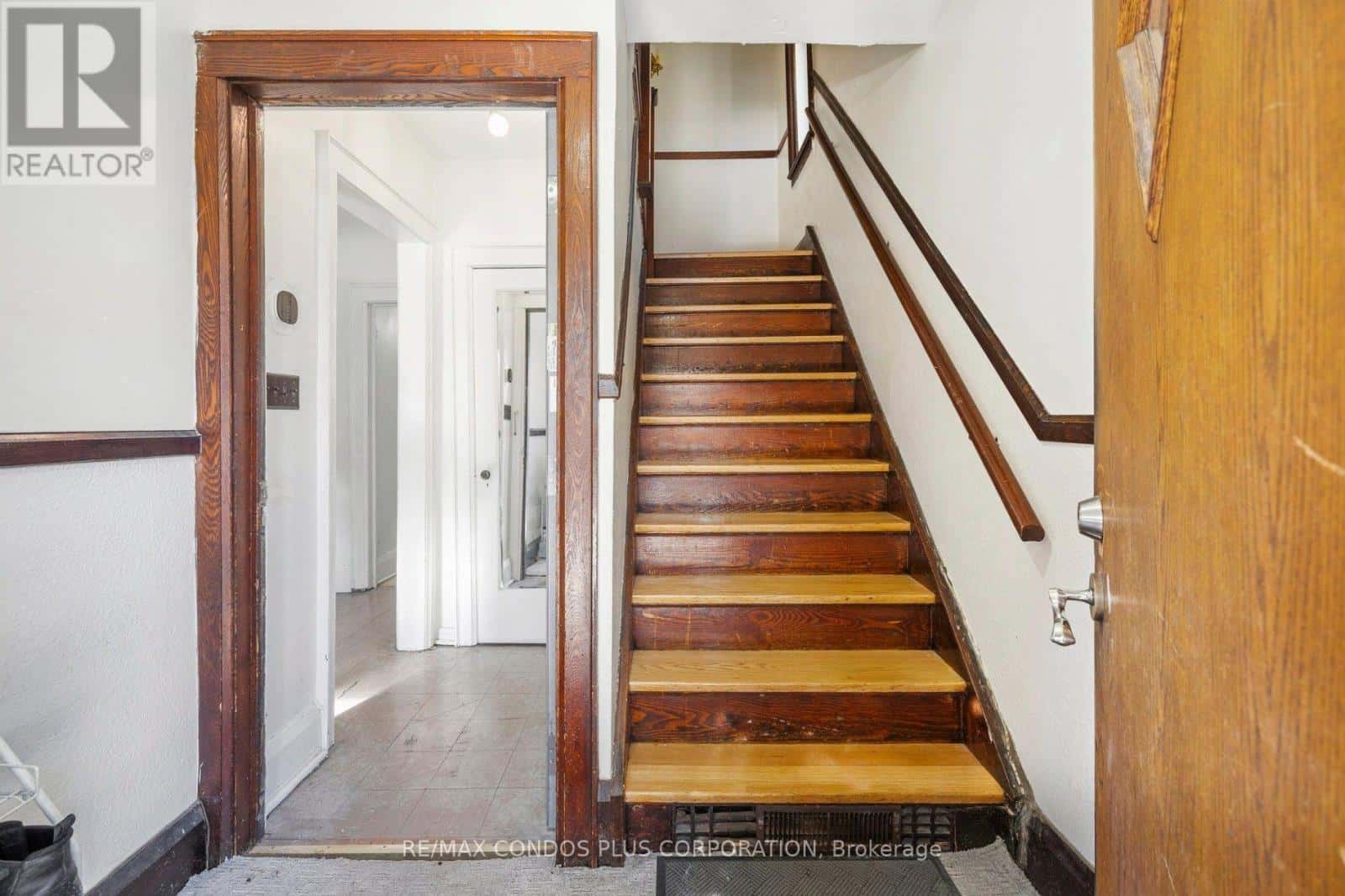 18 LEEDS STREET — Toronto (Dovercourt-Wallace Emerson-Junction), Ontario - Photo 3 of 28