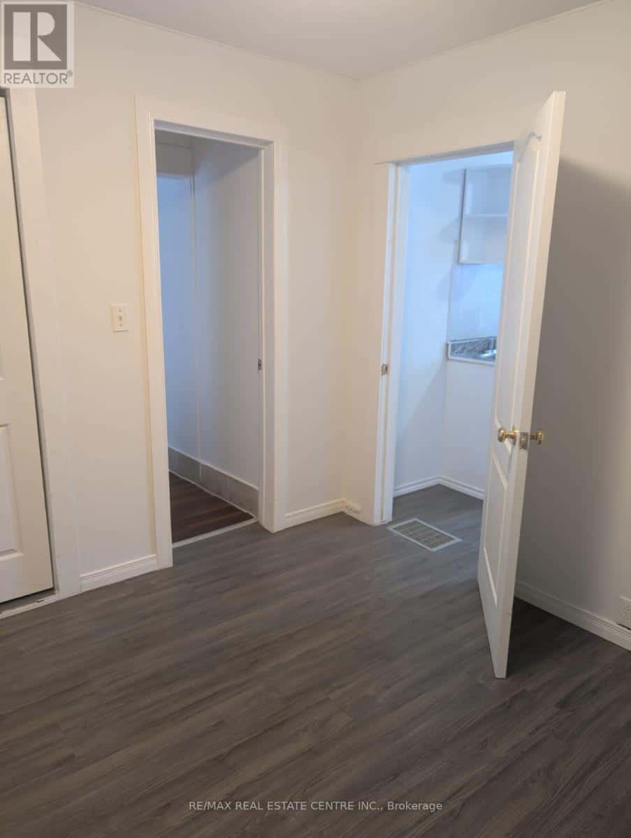 5145 KITCHENER STREET — Niagara Falls (Clifton Hill), Ontario - Photo 4 of 25