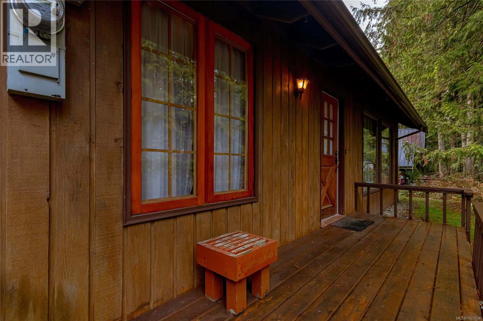 2682 Sunny Glades Lane — Shawnigan Lake, British Columbia - Photo 5 of 45