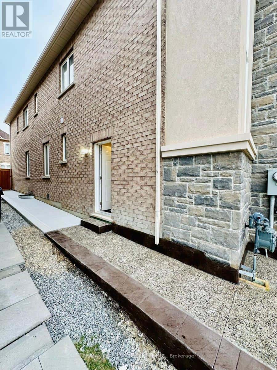 Brampton (Northwest Brampton) — Brampton (Northwest Brampton) - Photo 3 of 20