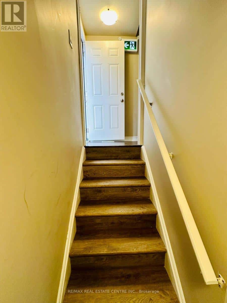 Brampton (Northwest Brampton) — Brampton (Northwest Brampton) - Photo 4 of 20