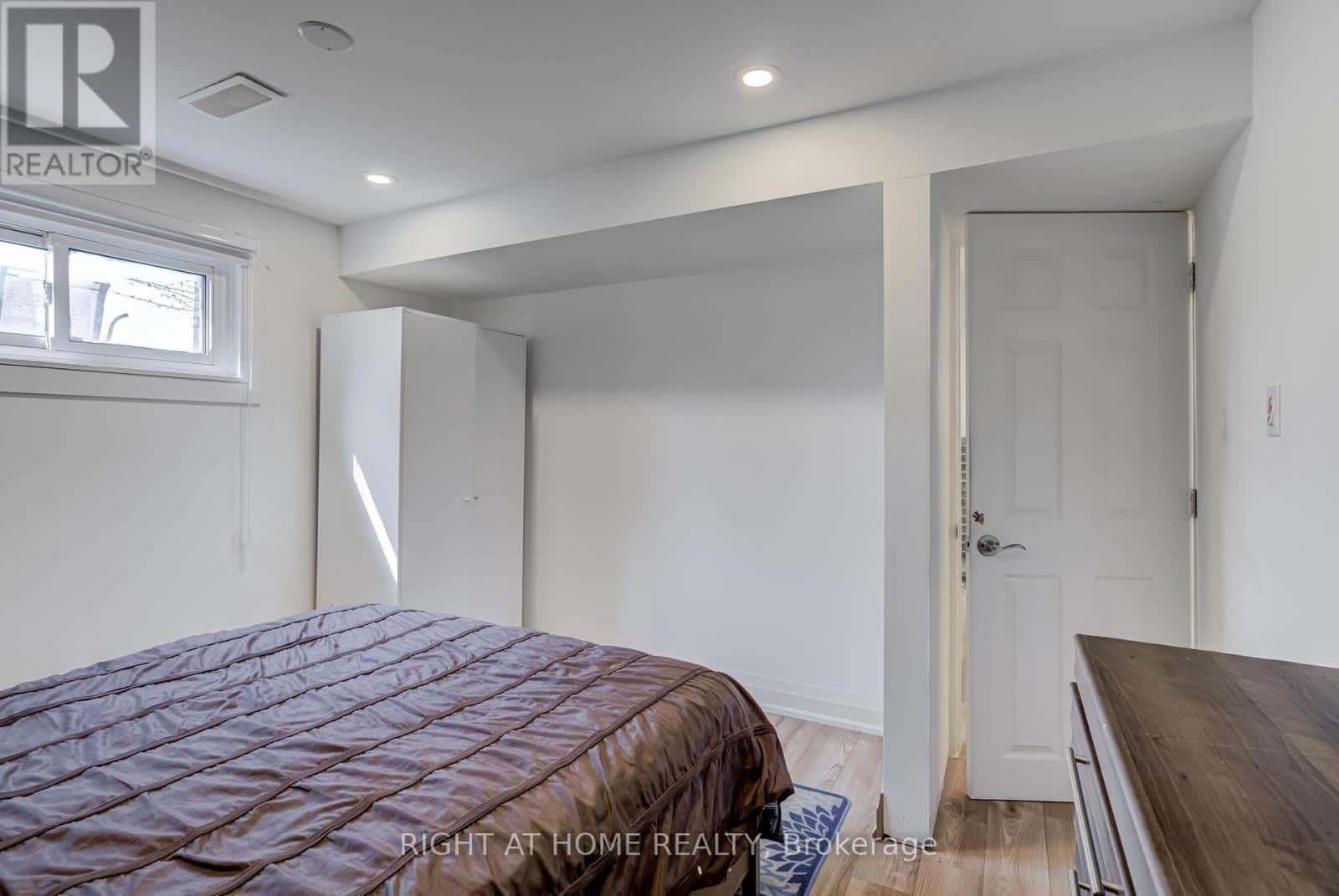 Mississauga (Rathwood) — Mississauga (Rathwood) - Photo 3 of 13