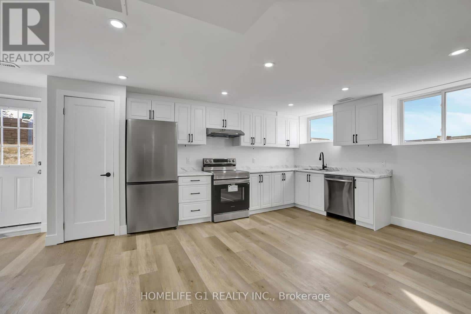 Hamilton (Ancaster) — Hamilton (Ancaster) - Photo 5 of 16