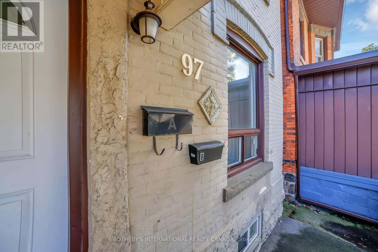 97 GARFIELD AVENUE S — Hamilton (Stipley), Ontario - Photo 5 of 41