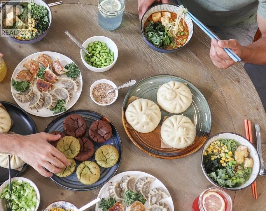 12084 CONFIDENTIAL — North Vancouver - Main photo