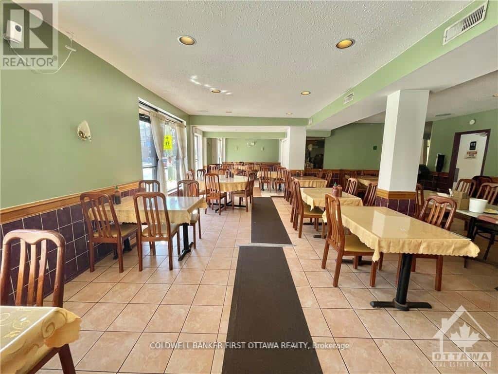 Ottawa — Ottawa - Photo 4 of 13