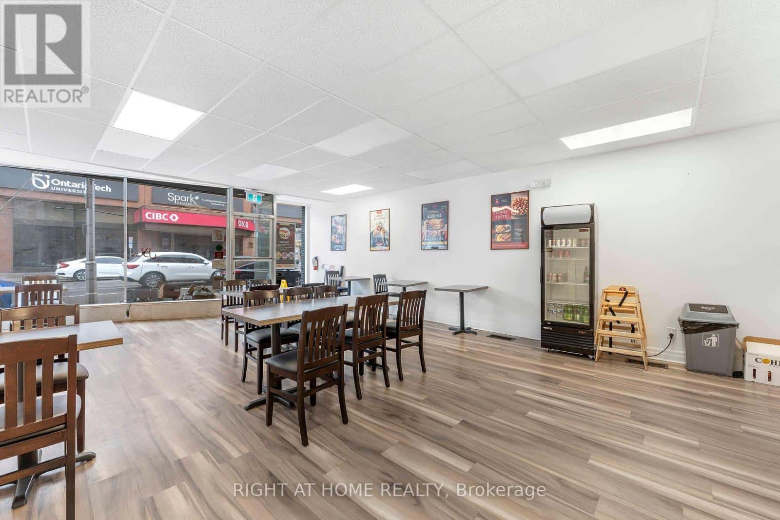 Oshawa (Central) — Oshawa (Central) - Photo 4 of 20