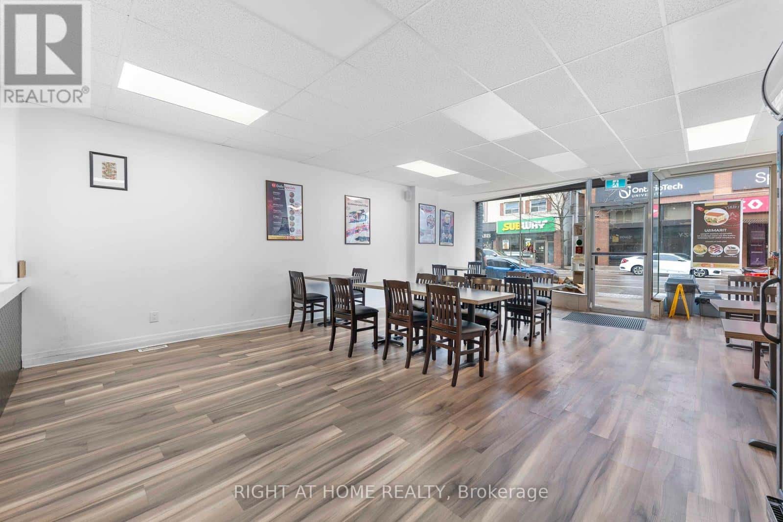 Oshawa (Central) — Oshawa (Central) - Photo 5 of 20